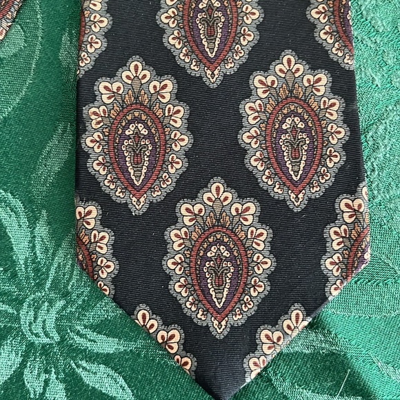 EUC Pierre Balmain tie - Picture 2 of 3